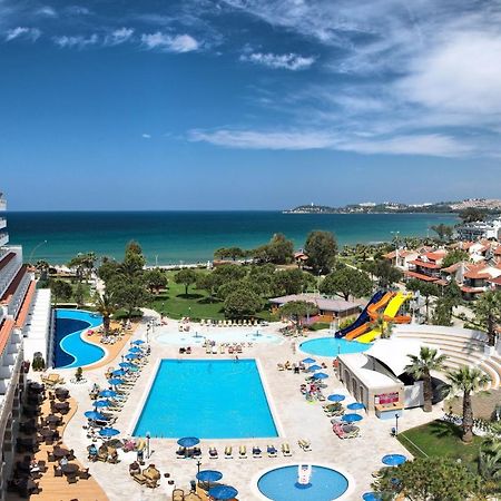 Batihan Beach Resort & Spa 쿠사다시 외부 사진
