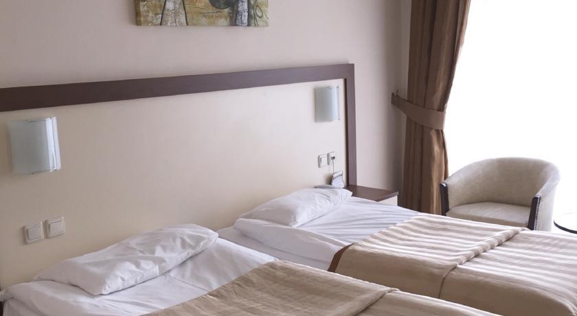 Batihan Beach Resort & Spa 쿠사다시 외부 사진