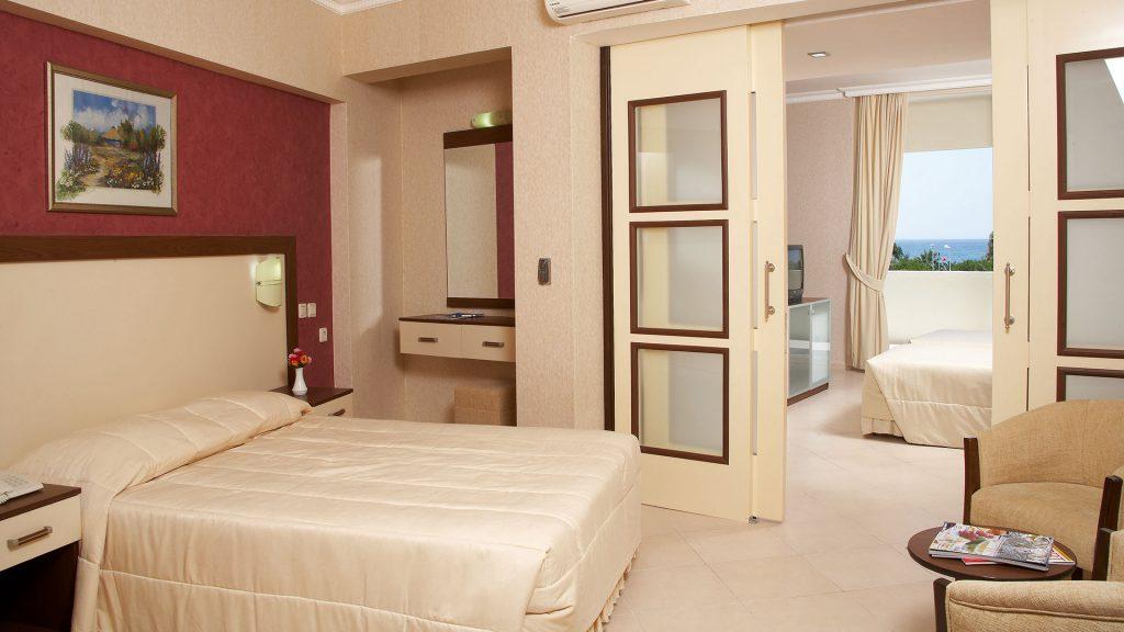 Batihan Beach Resort & Spa 쿠사다시 외부 사진