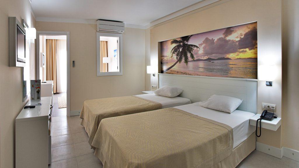 Batihan Beach Resort & Spa 쿠사다시 외부 사진