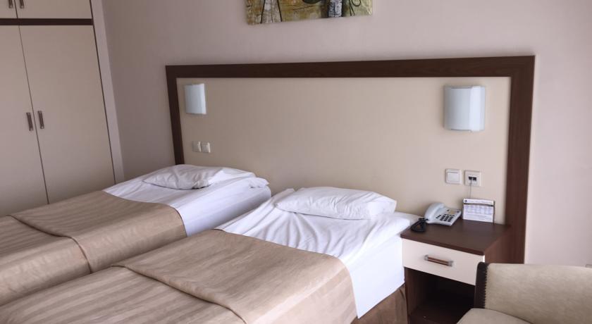 Batihan Beach Resort & Spa 쿠사다시 외부 사진