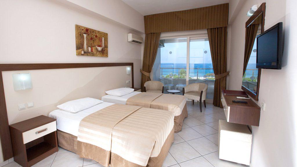 Batihan Beach Resort & Spa 쿠사다시 외부 사진
