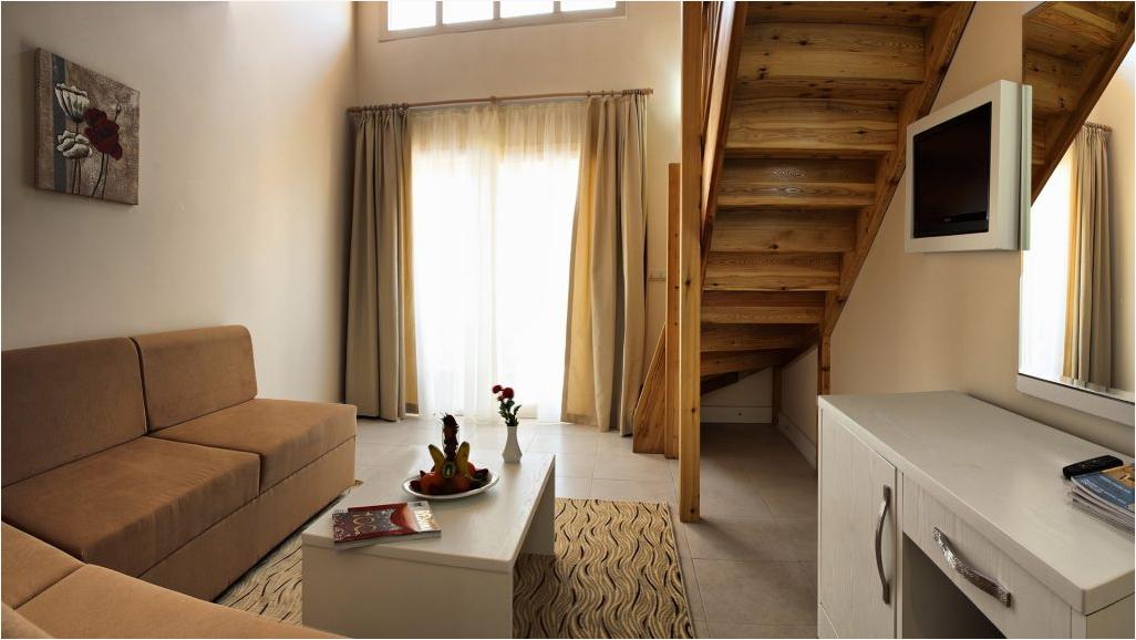 Batihan Beach Resort & Spa 쿠사다시 외부 사진