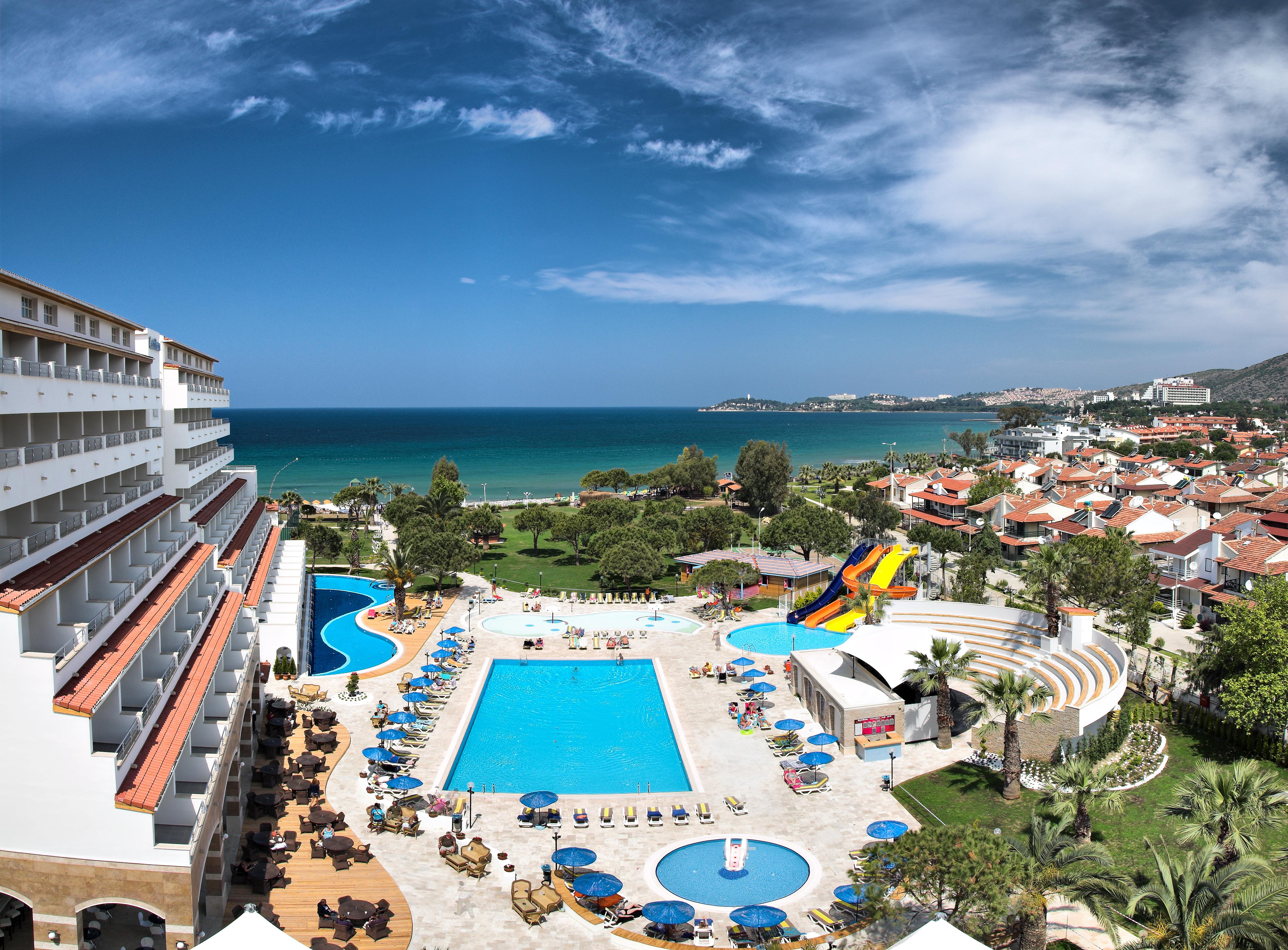 Batihan Beach Resort & Spa 쿠사다시 외부 사진