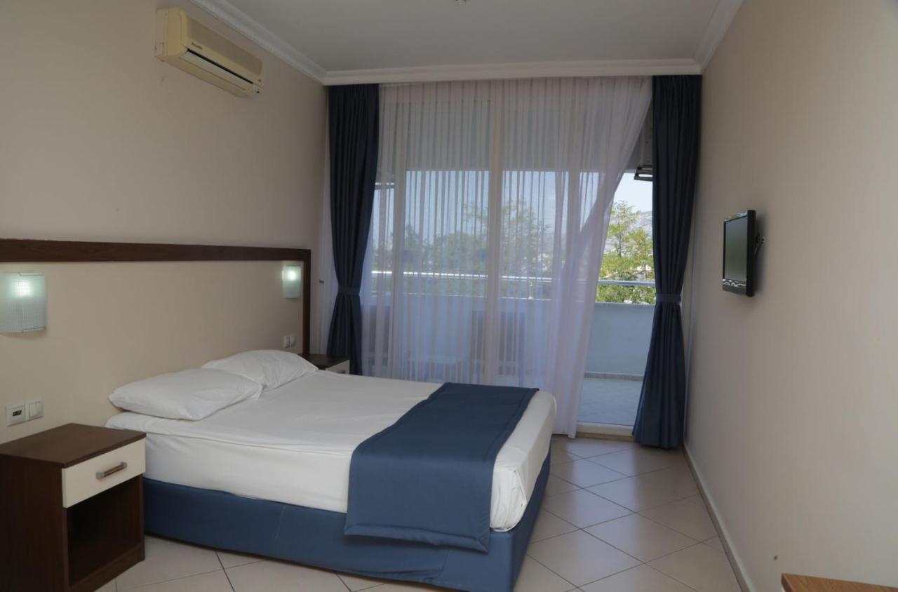Batihan Beach Resort & Spa 쿠사다시 외부 사진