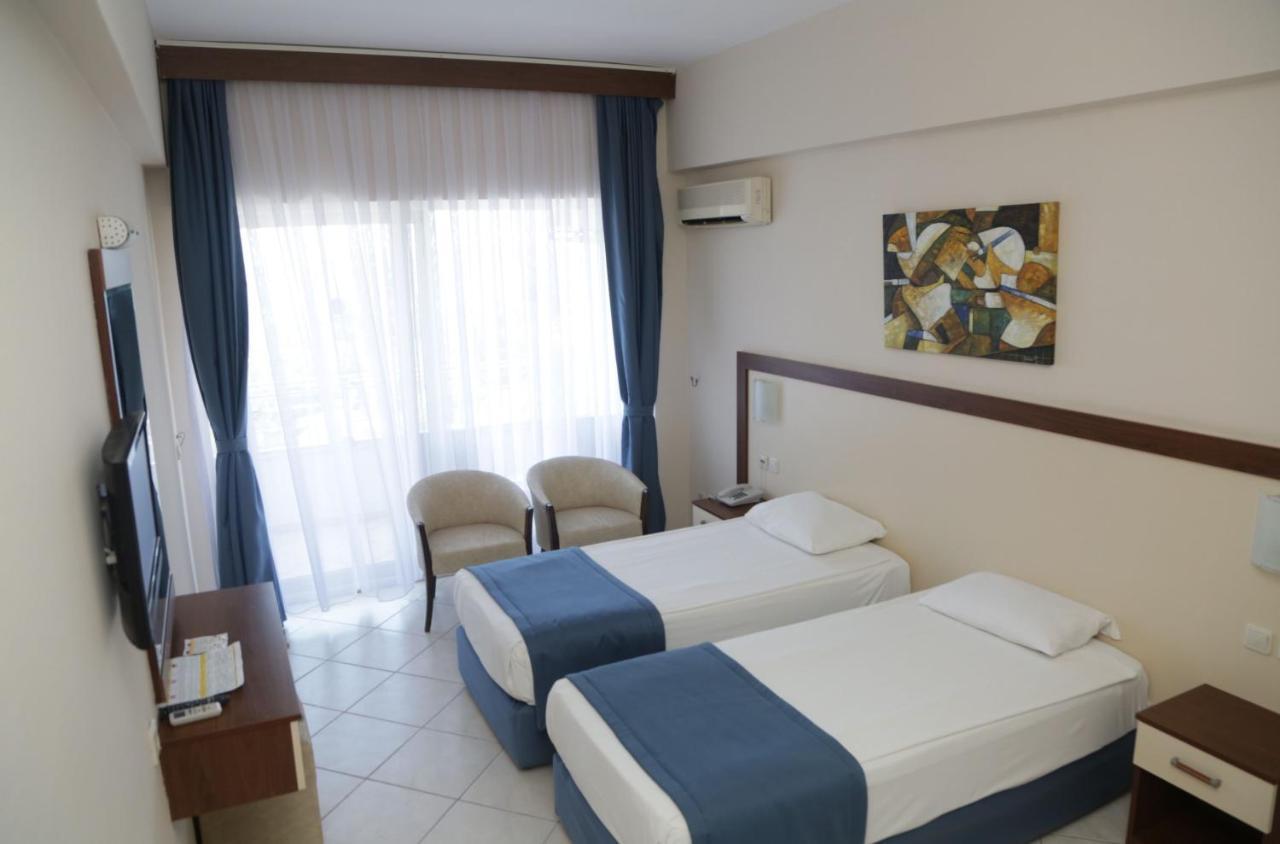 Batihan Beach Resort & Spa 쿠사다시 외부 사진