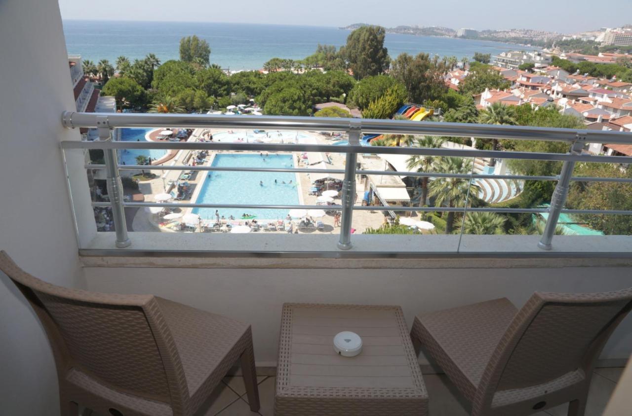 Batihan Beach Resort & Spa 쿠사다시 외부 사진