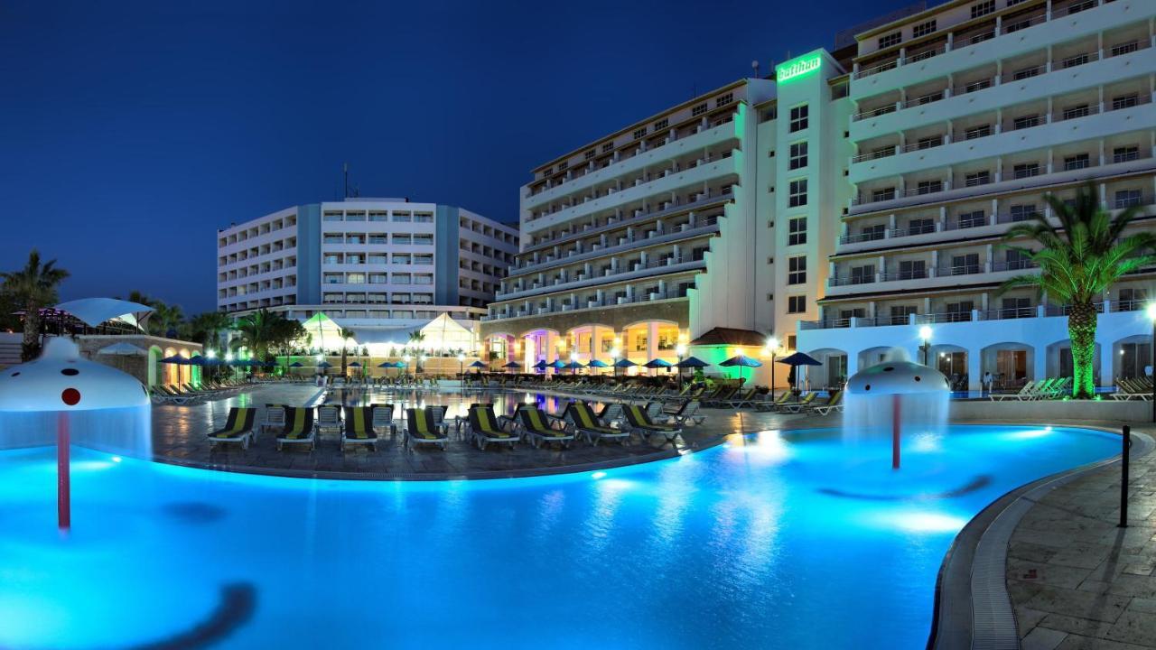 Batihan Beach Resort & Spa 쿠사다시 외부 사진