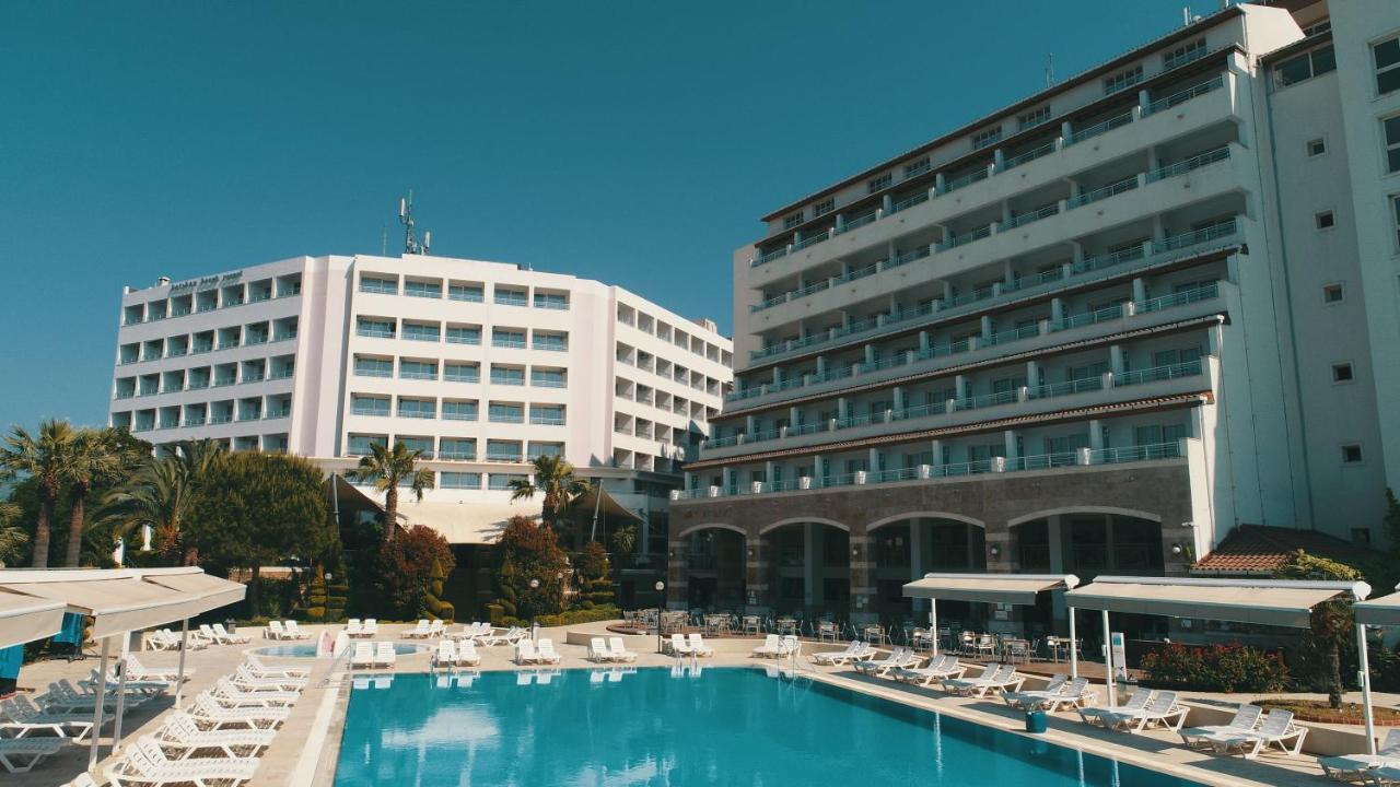 Batihan Beach Resort & Spa 쿠사다시 외부 사진