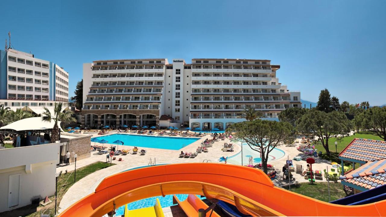 Batihan Beach Resort & Spa 쿠사다시 외부 사진