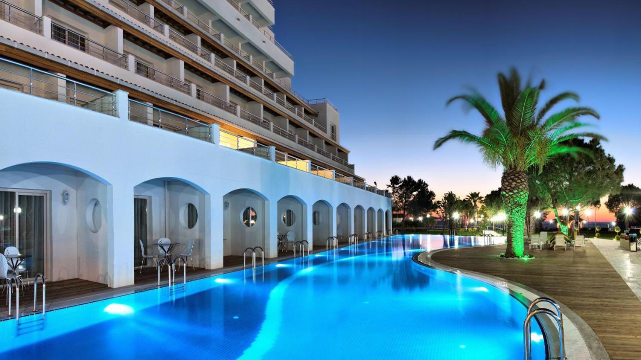 Batihan Beach Resort & Spa 쿠사다시 외부 사진