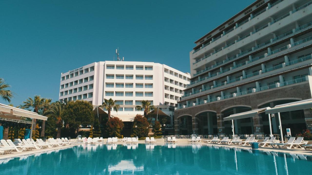 Batihan Beach Resort & Spa 쿠사다시 외부 사진