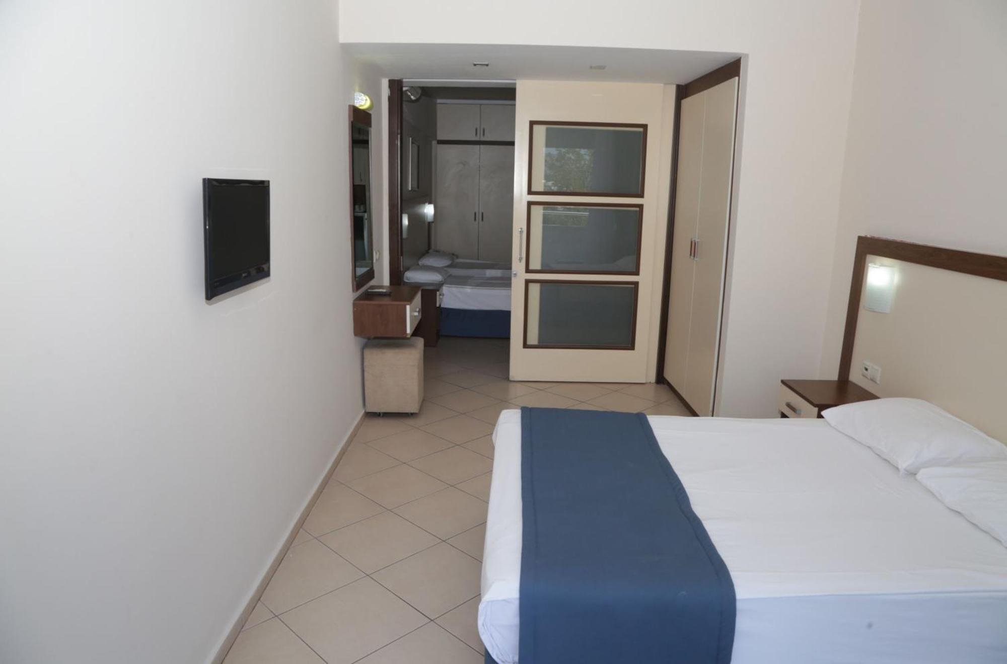 Batihan Beach Resort & Spa 쿠사다시 외부 사진