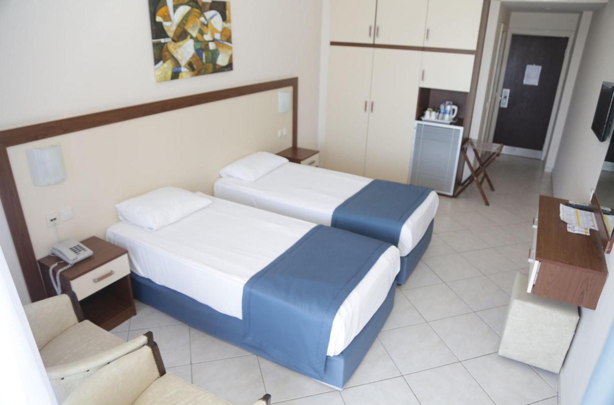 Batihan Beach Resort & Spa 쿠사다시 외부 사진