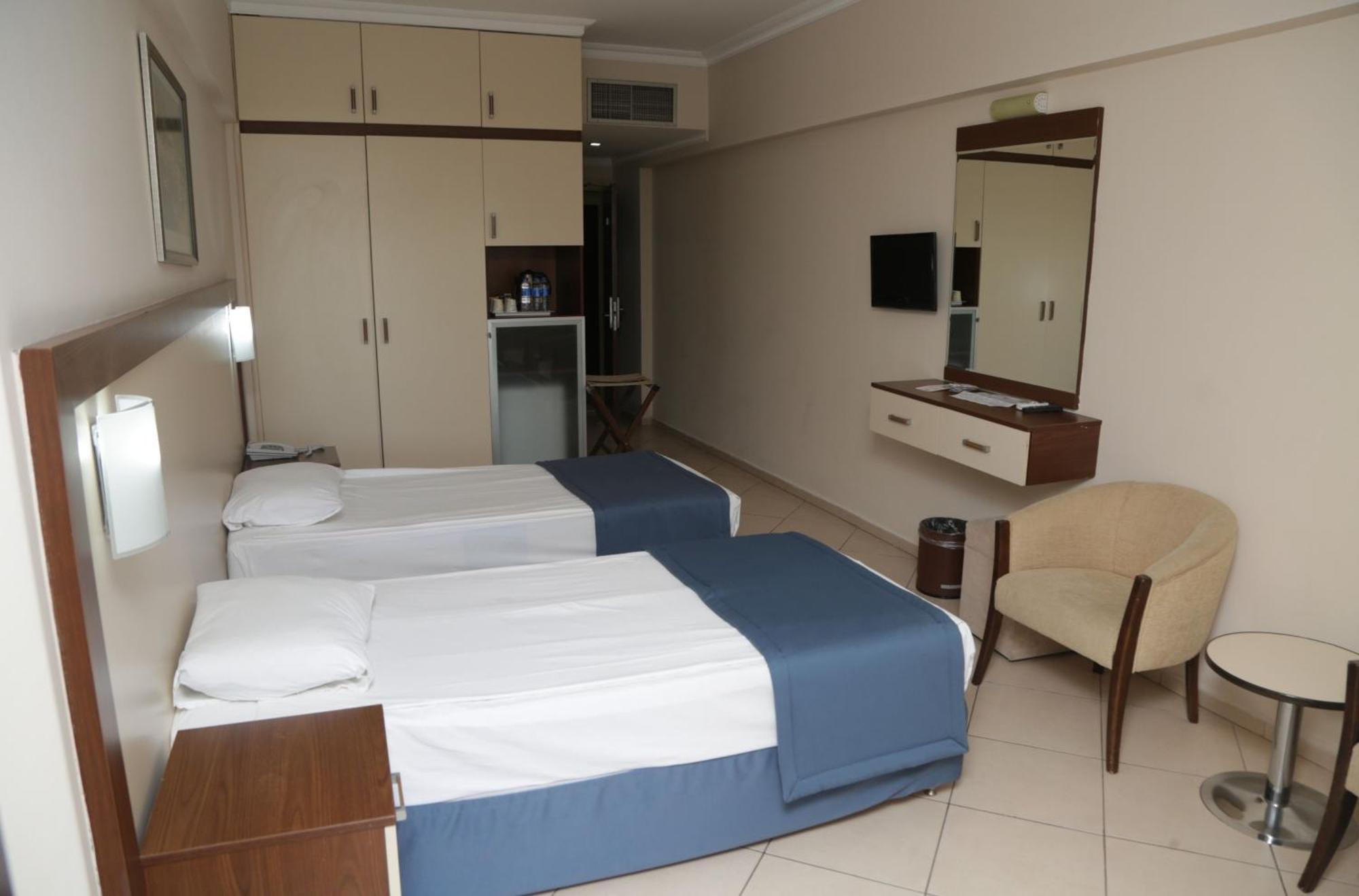 Batihan Beach Resort & Spa 쿠사다시 외부 사진
