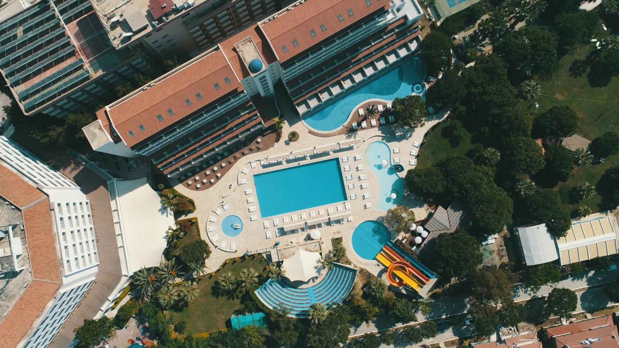 Batihan Beach Resort & Spa 쿠사다시 외부 사진
