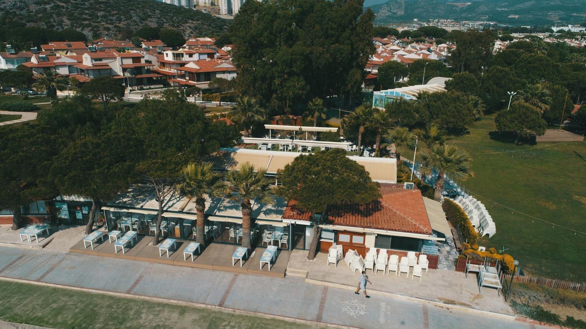 Batihan Beach Resort & Spa 쿠사다시 외부 사진