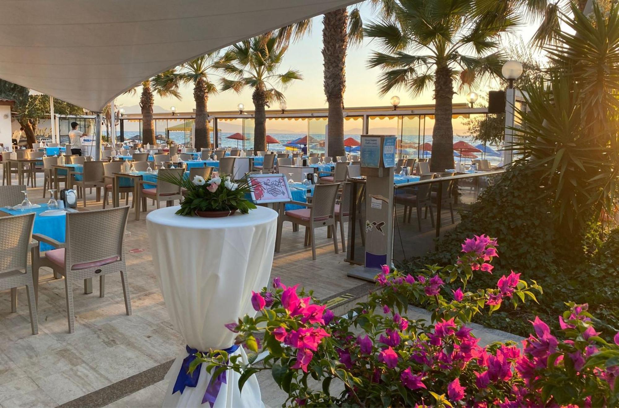 Batihan Beach Resort & Spa 쿠사다시 외부 사진