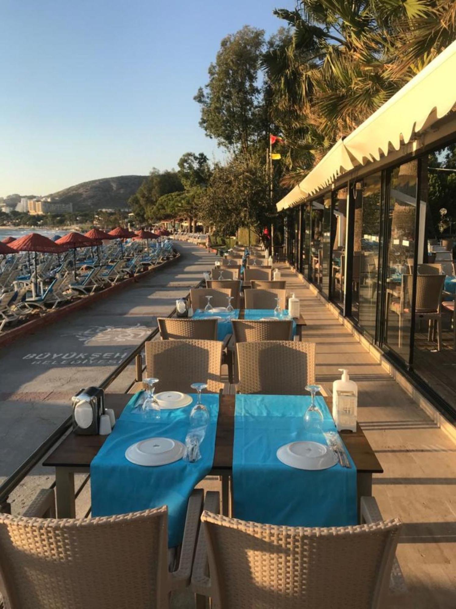 Batihan Beach Resort & Spa 쿠사다시 외부 사진