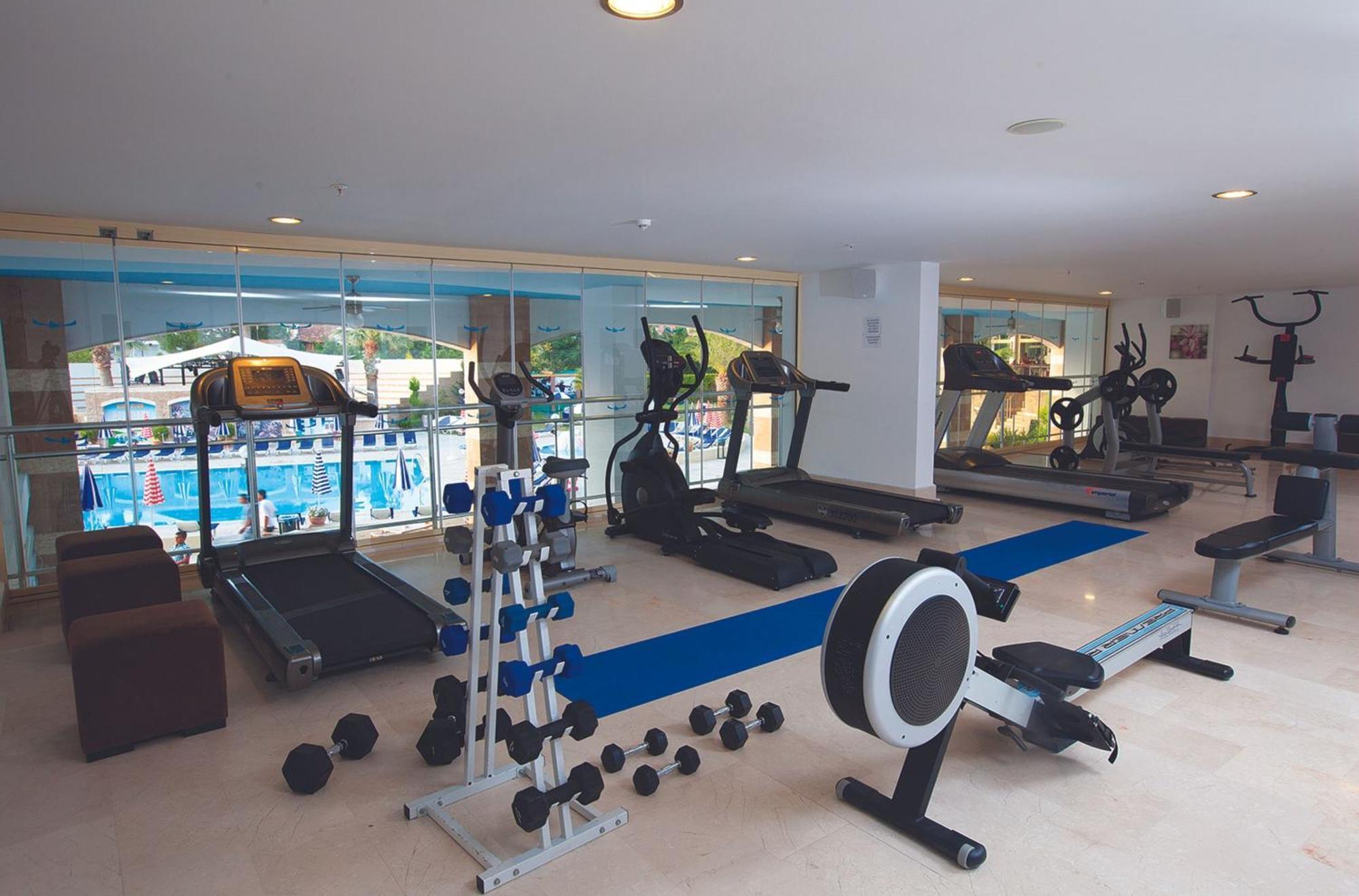 Batihan Beach Resort & Spa 쿠사다시 외부 사진