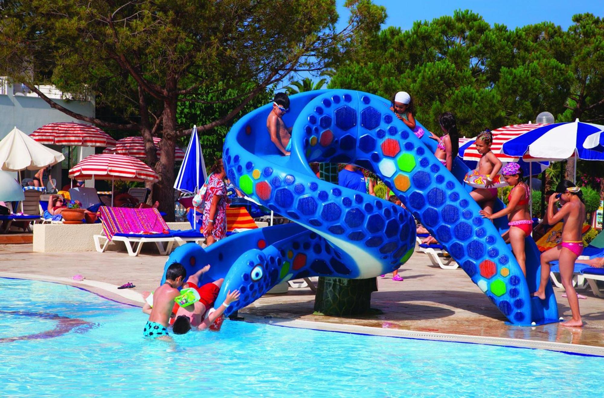 Batihan Beach Resort & Spa 쿠사다시 외부 사진