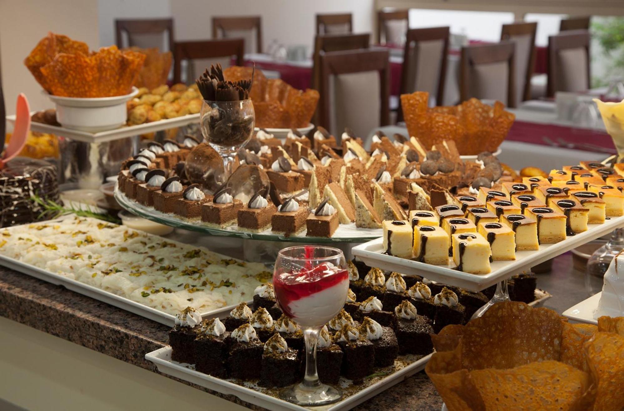 Batihan Beach Resort & Spa 쿠사다시 외부 사진