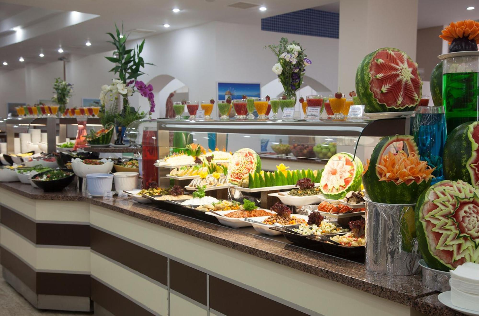 Batihan Beach Resort & Spa 쿠사다시 외부 사진