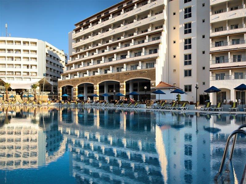 Batihan Beach Resort & Spa 쿠사다시 외부 사진