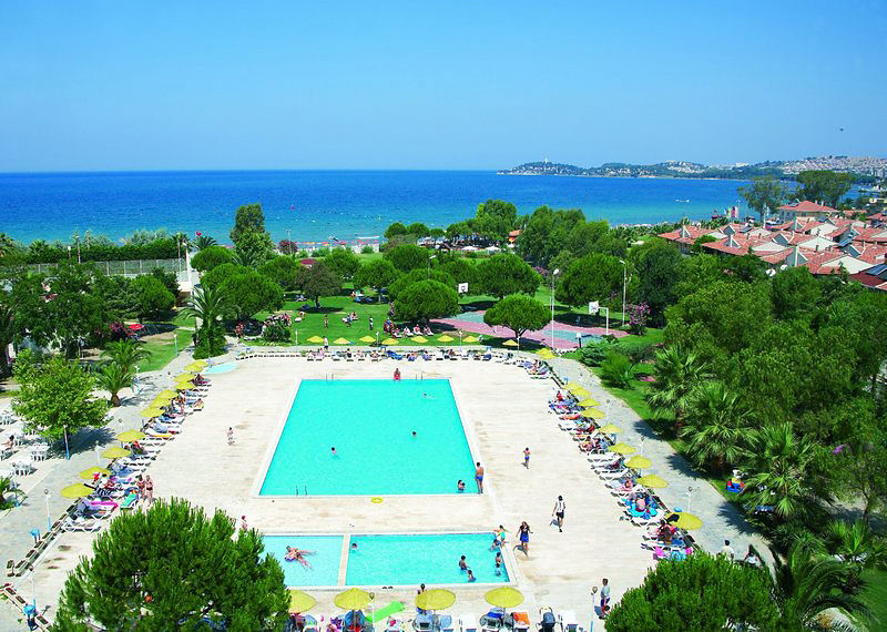 Batihan Beach Resort & Spa 쿠사다시 외부 사진